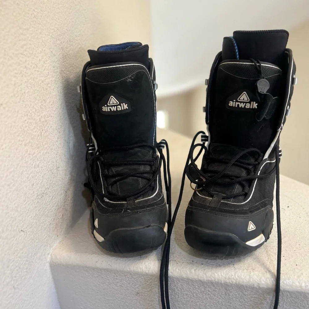 AIRWALK SNOWBOARD BOOTS, Black, Unisex Men size 11 Women size 12